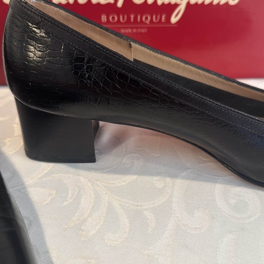 Ladies Ferragamo Black Heels. Ladies 7AA - Picture 4 of 11